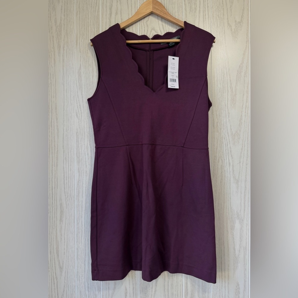 FRENCH CONNECTION
Lula Sundae Scalloped V-Neck Plum Noir Dress Size 12 NWT
